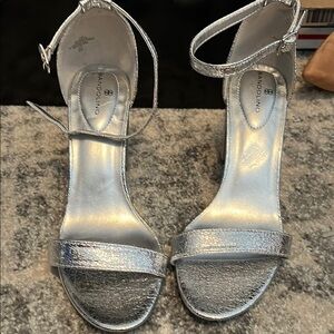 Bandolino Silver Heeled Sandals Elegant Design